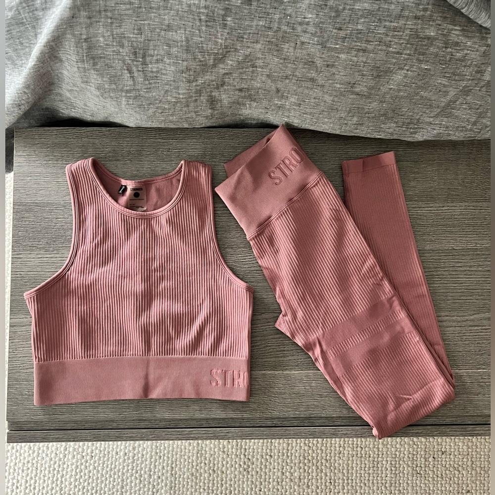 NWOT Rib Seamless Leggings & Crop Top Workout Set, Blush Pink